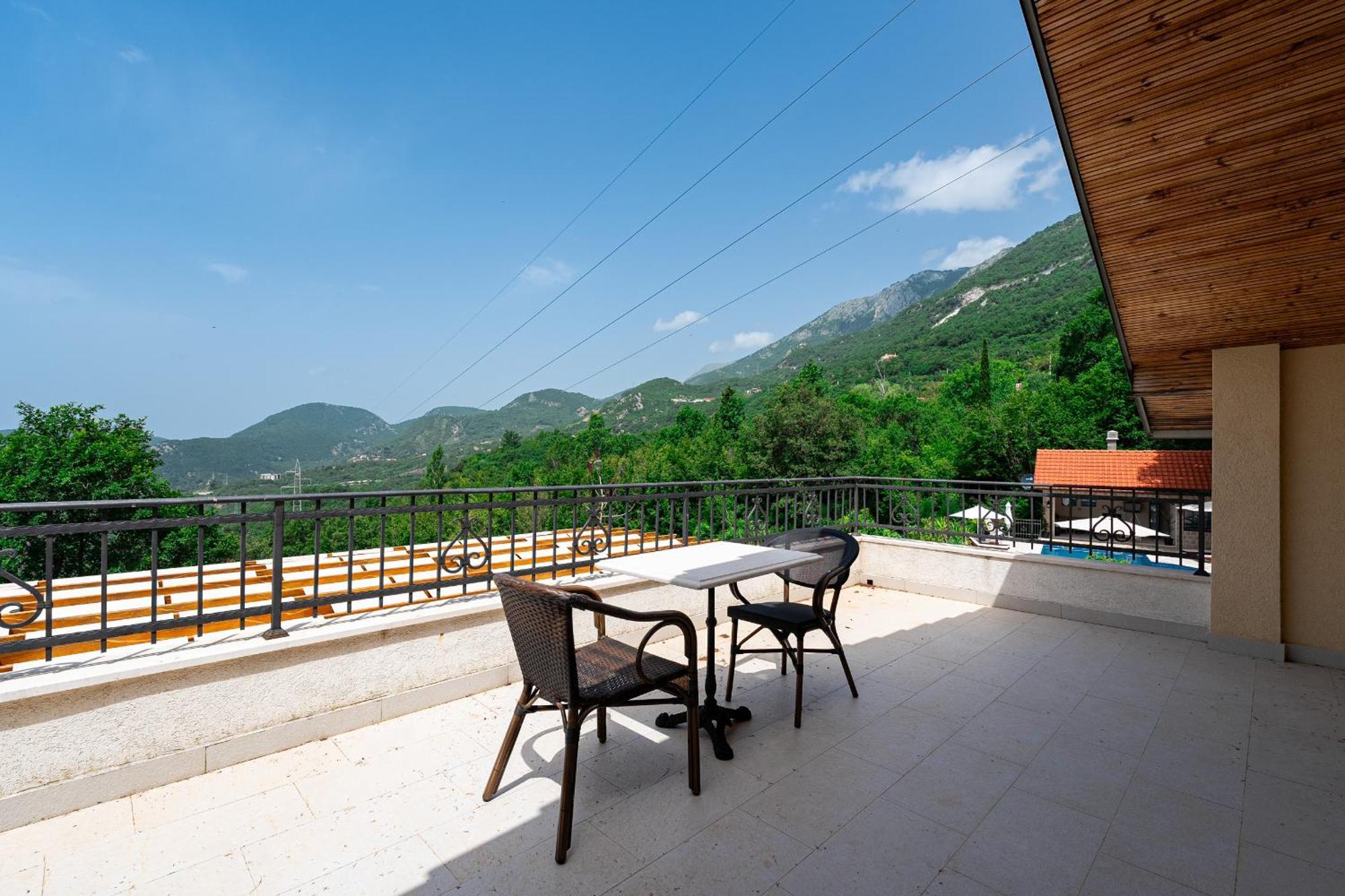 Sunset & Sunrise Villas In Stanisici-Two Villas With Common Pool Budva Exteriér fotografie