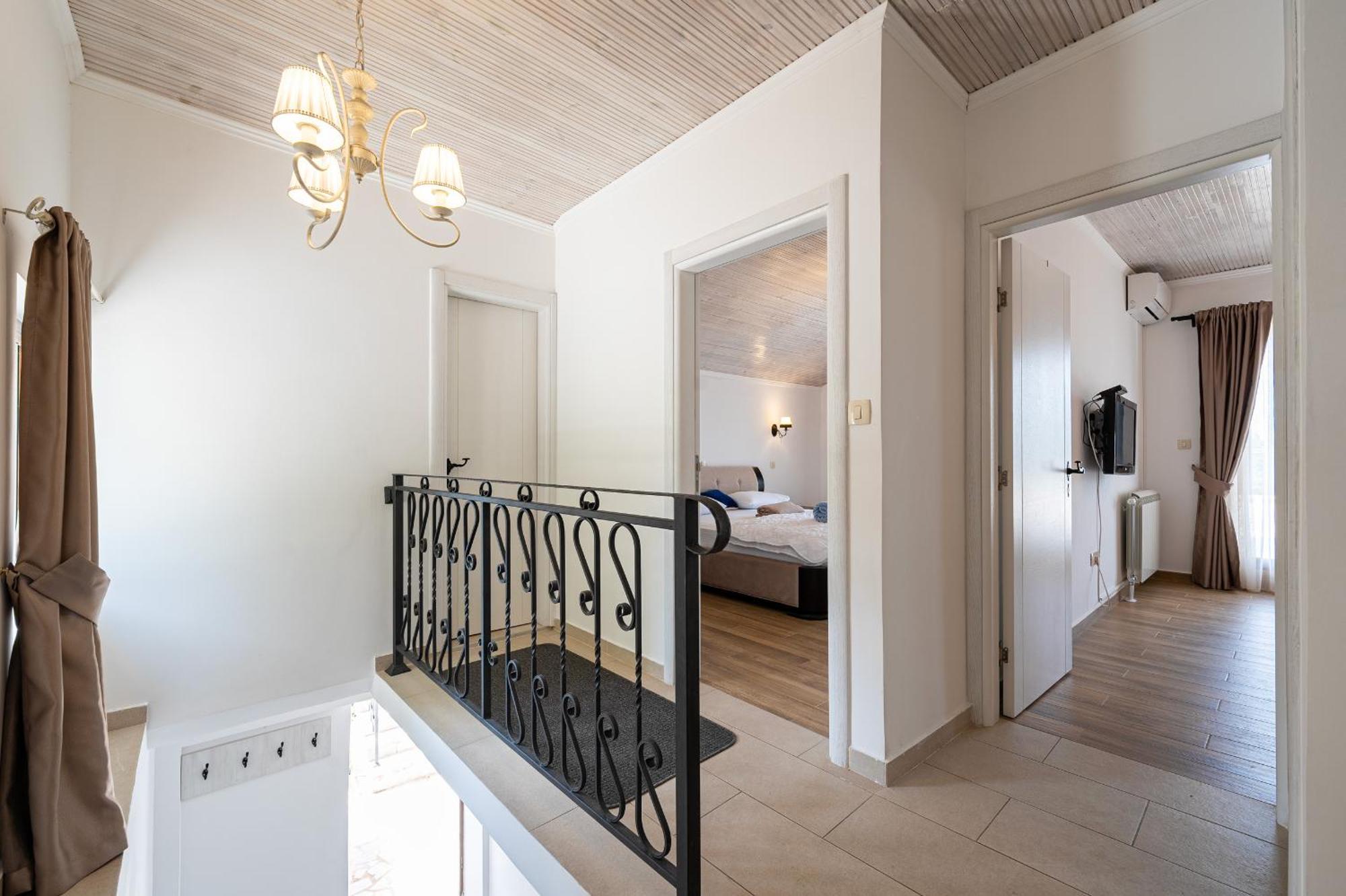 Sunset & Sunrise Villas In Stanisici-Two Villas With Common Pool Budva Exteriér fotografie