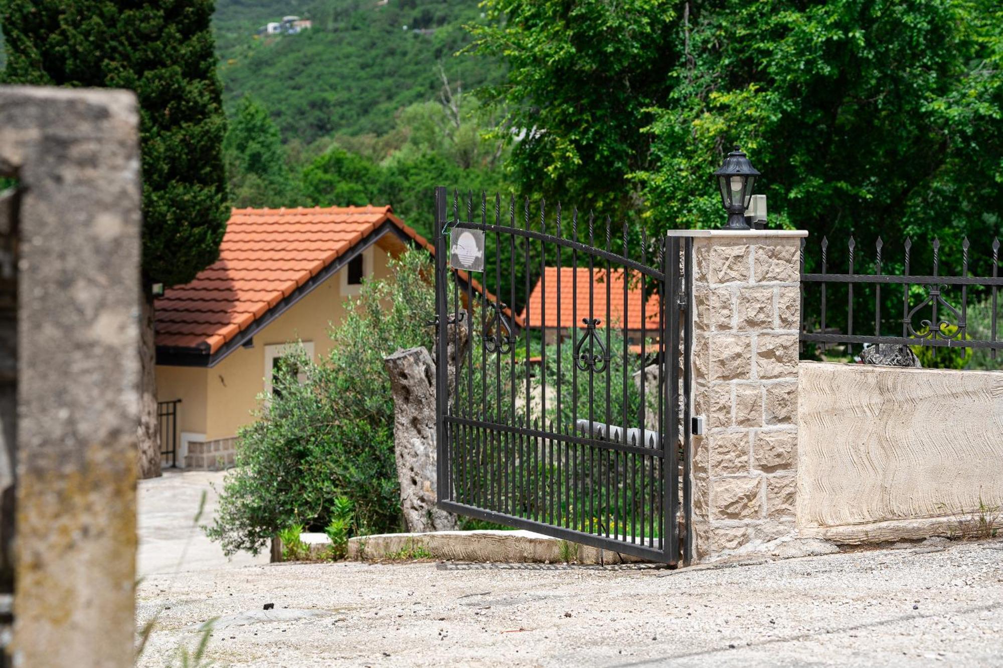 Sunset & Sunrise Villas In Stanisici-Two Villas With Common Pool Budva Exteriér fotografie